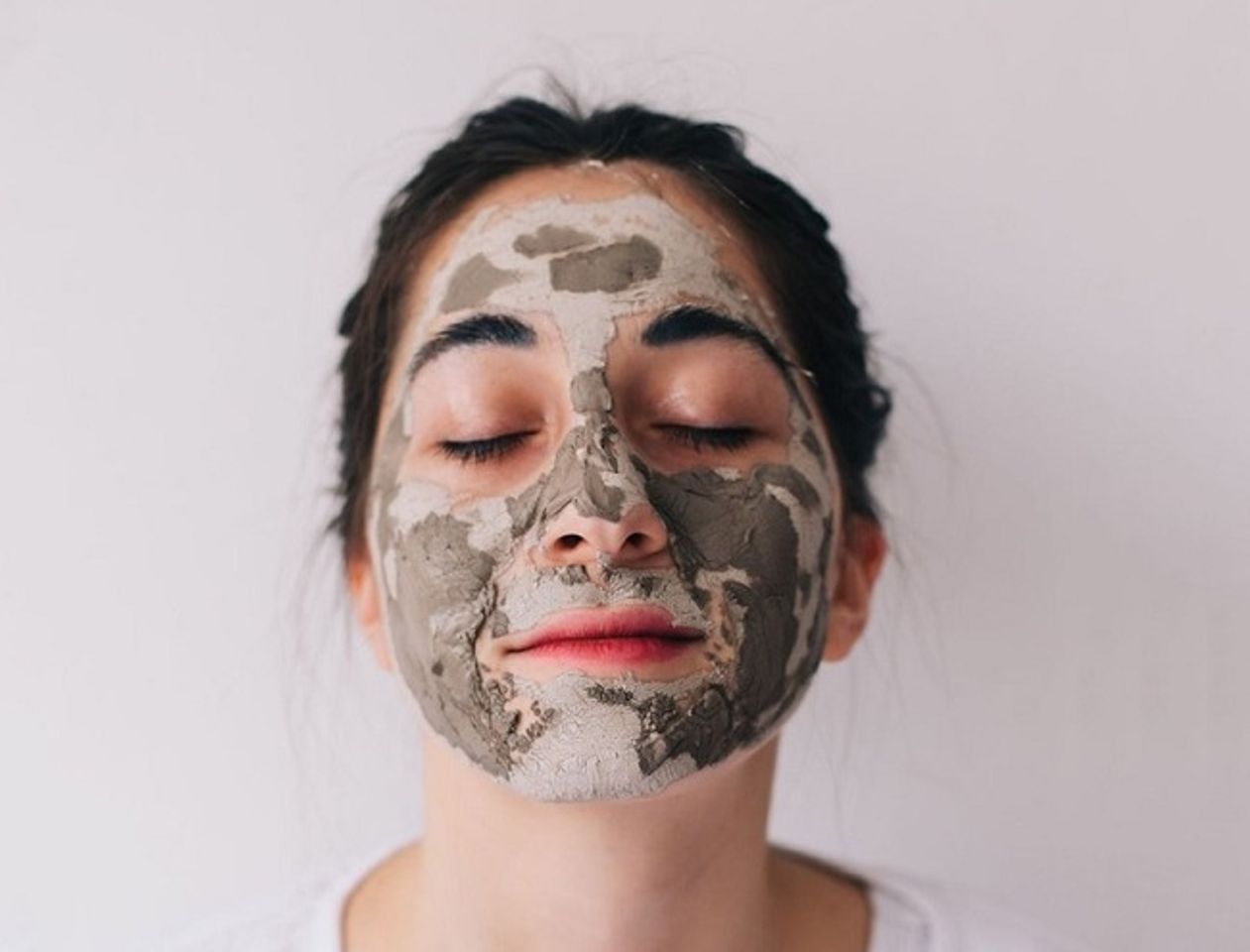 Đắp mặt nạ đất s&eacute;t bao nhi&ecirc;u ph&uacute;t