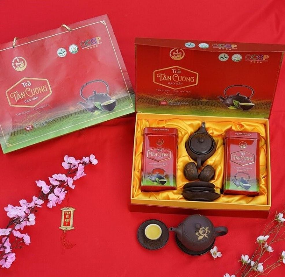 Tr&agrave; - qu&agrave; Tết cho người cao tuổi