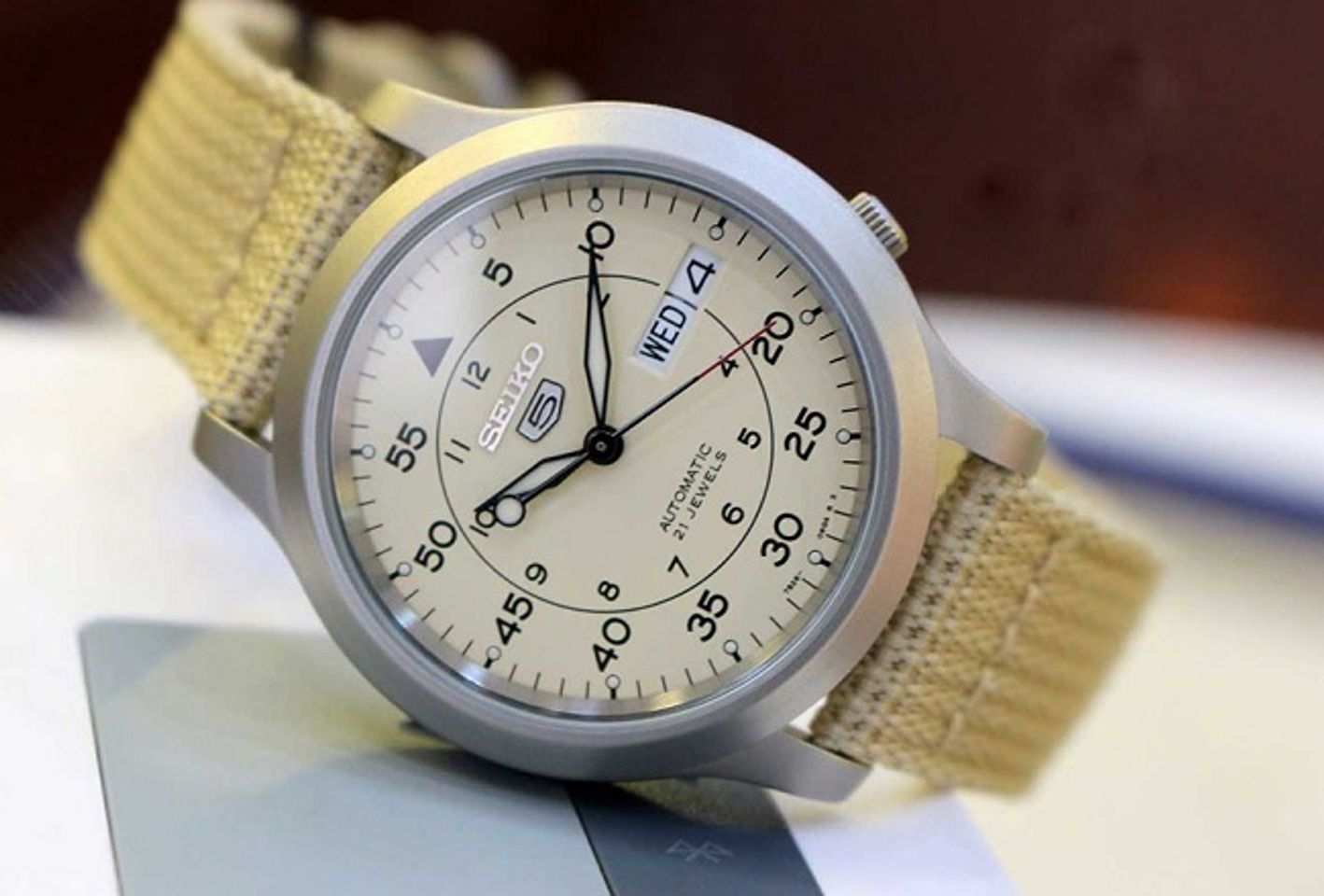 Đồng hồ nam Seiko 5 qu&acirc;n đội SNZG07J1