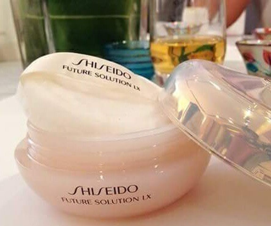 Shiseido Future Solution LX tạo lớp phủ hoàn hảo