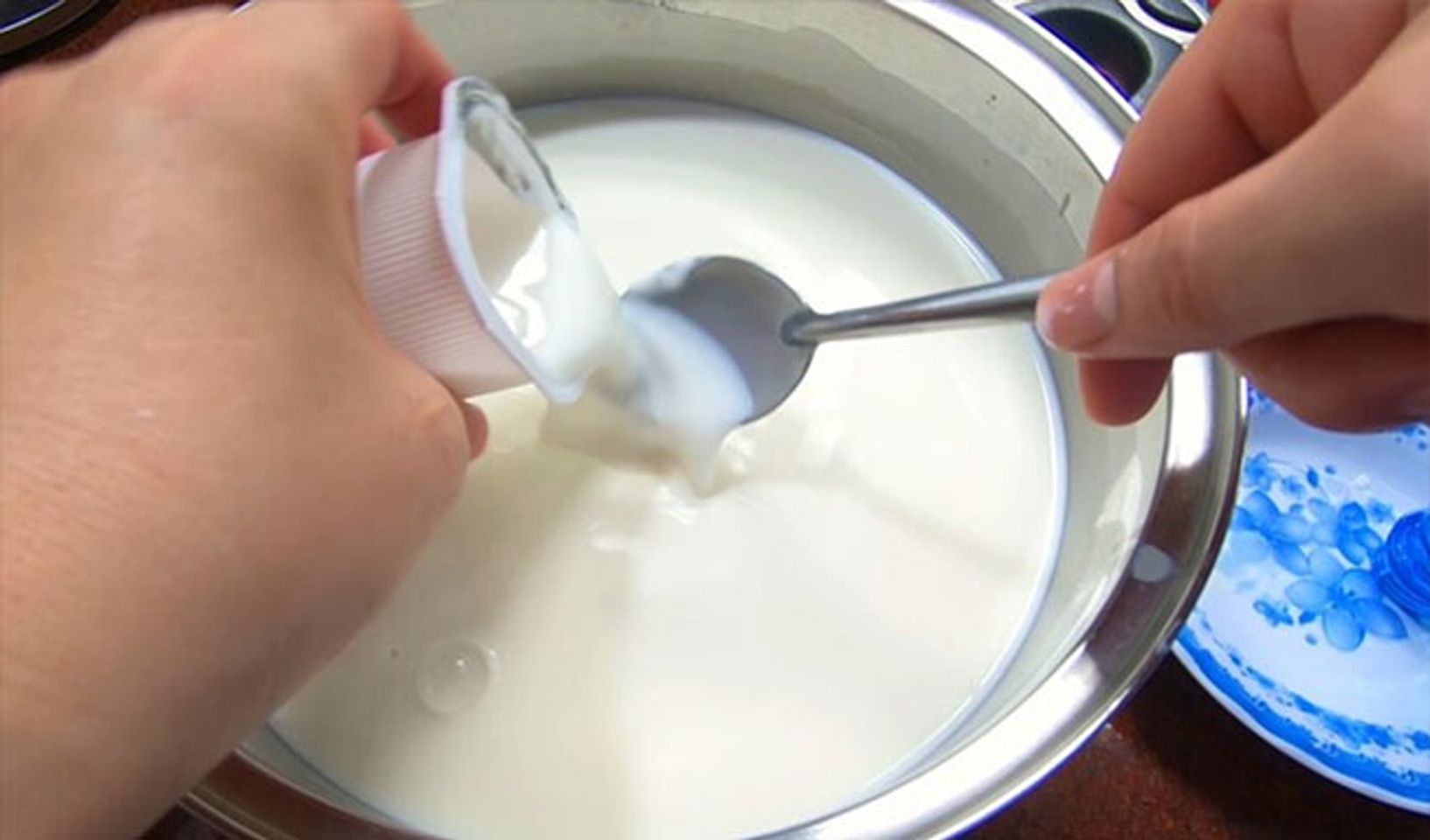C&aacute;ch l&agrave;m sữa chua Hy Lạp - bước 2