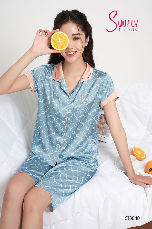 Bộ Pijamas Sunfly ST8840 vải lụa áo cộc quần ngố họa tiết chữ màu xanh biển