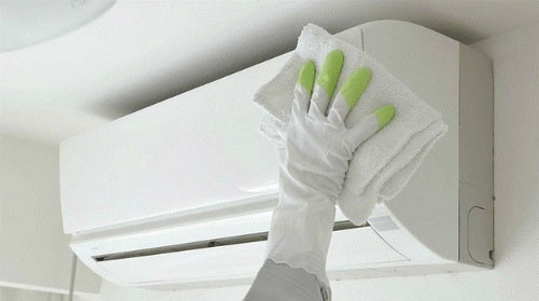 Tiến h&agrave;nh bảo dưỡng v&agrave; vệ sinh m&aacute;y lạnh thường xuy&ecirc;n