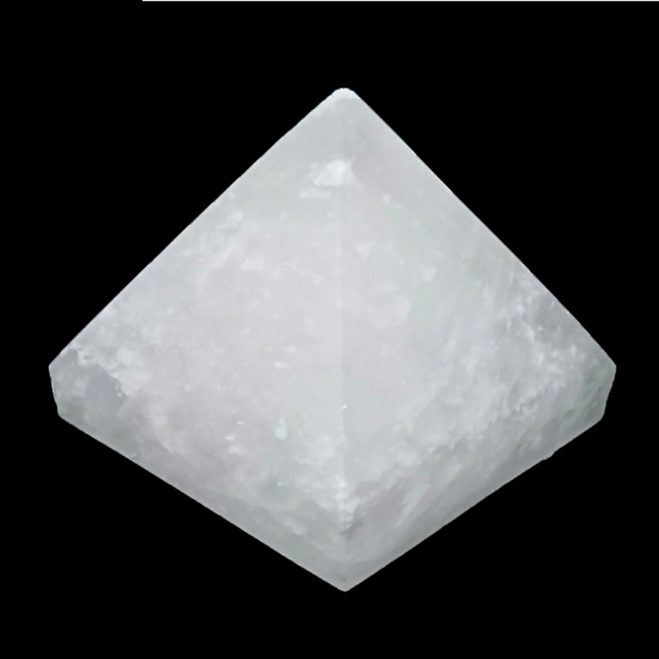Khối kim tự tháp chất liệu đá tự nhiên màu trắng