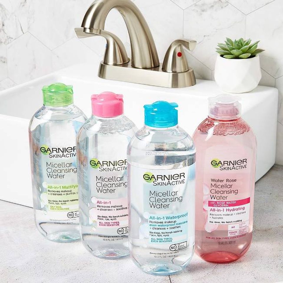 Nước tẩy trang gi&aacute; học sinh Garnier Micellar Cleansing Water