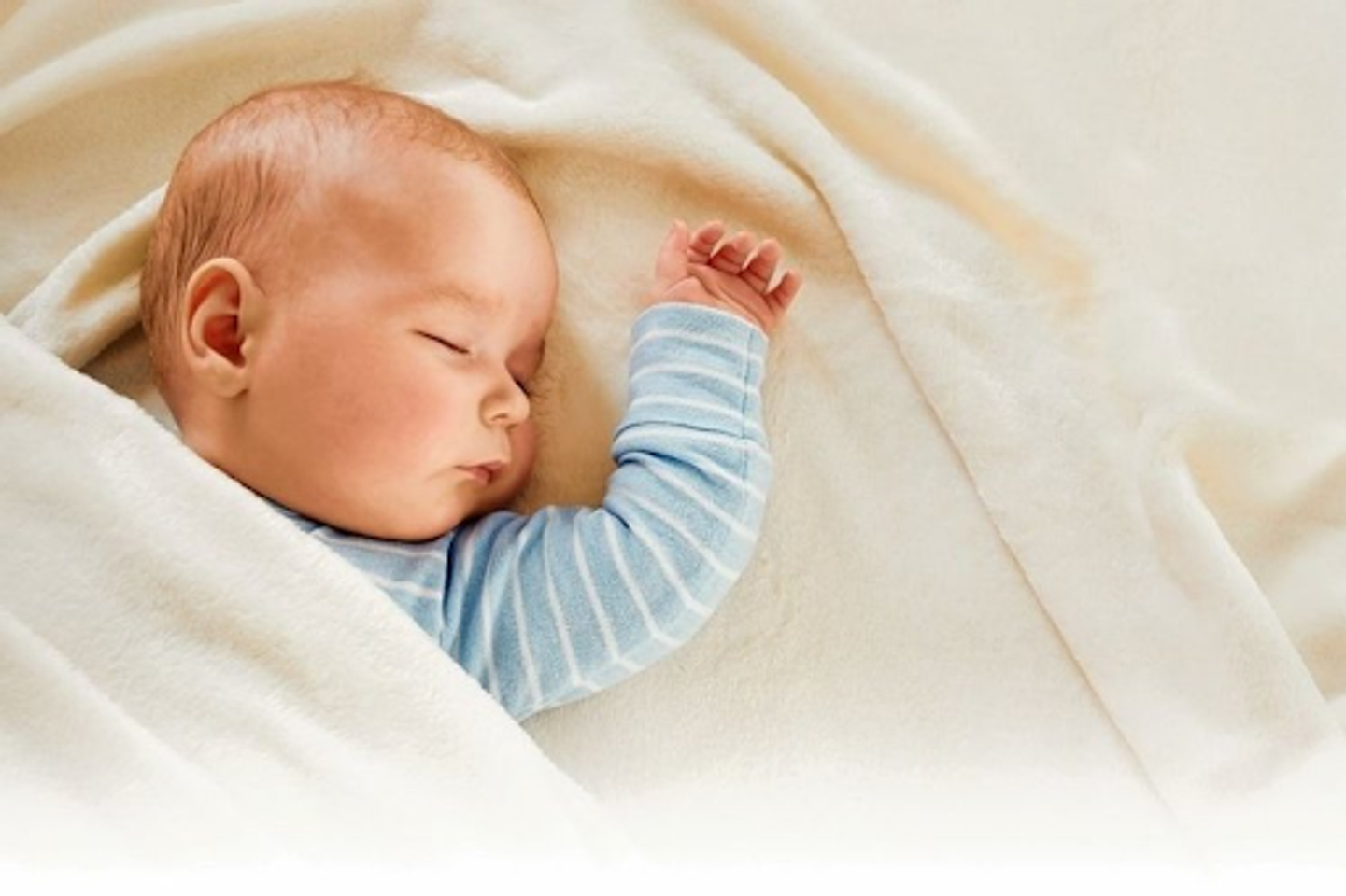 Kh&ocirc;ng n&ecirc;n để trẻ sơ sinh nằm điều ho&agrave; trong thời gian qu&aacute; l&acirc;u