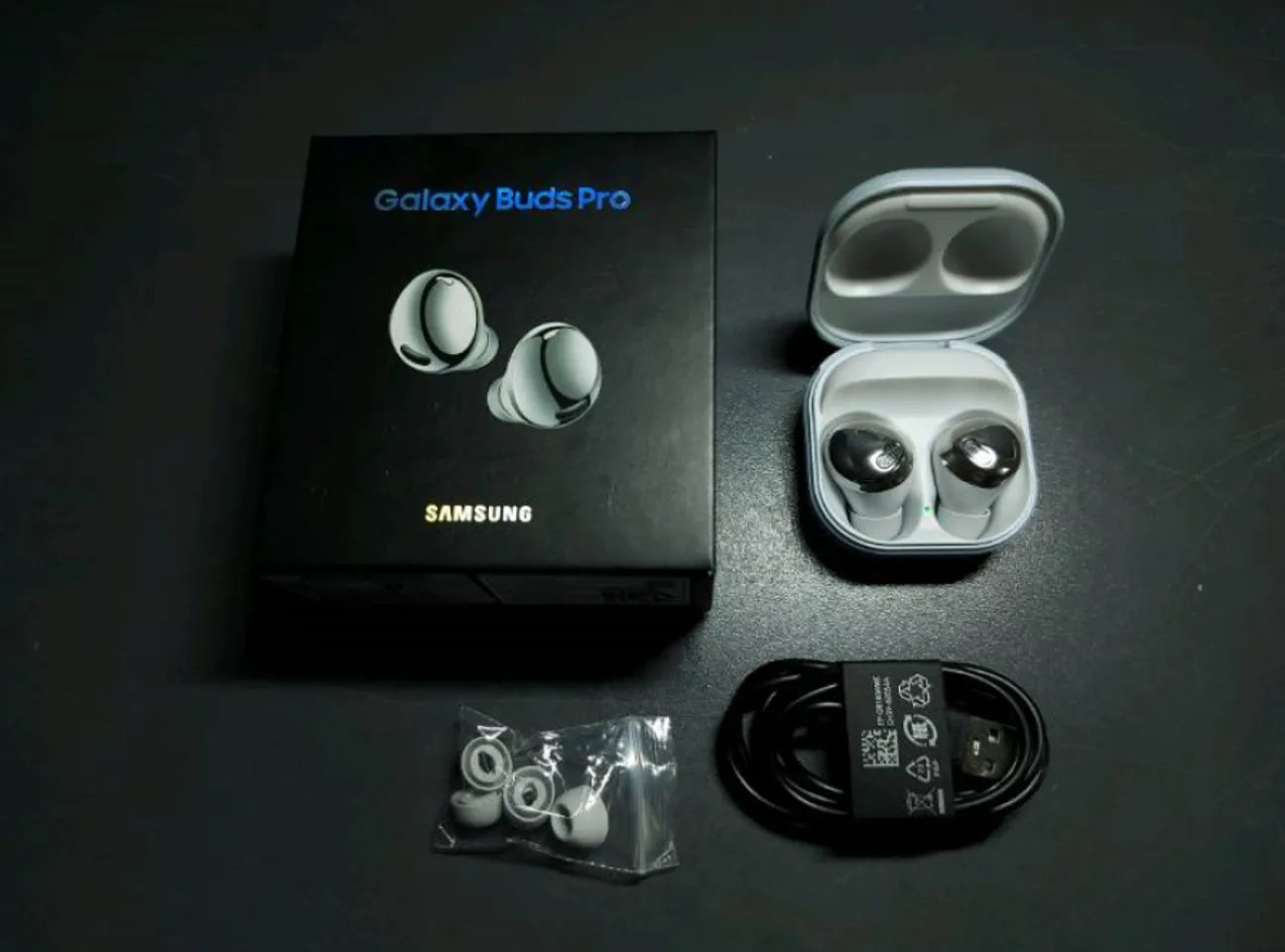 Bộ sản phẩm tai nghe bluetooth không dây Samsung Galaxry Buds Pro bản rep 1:1