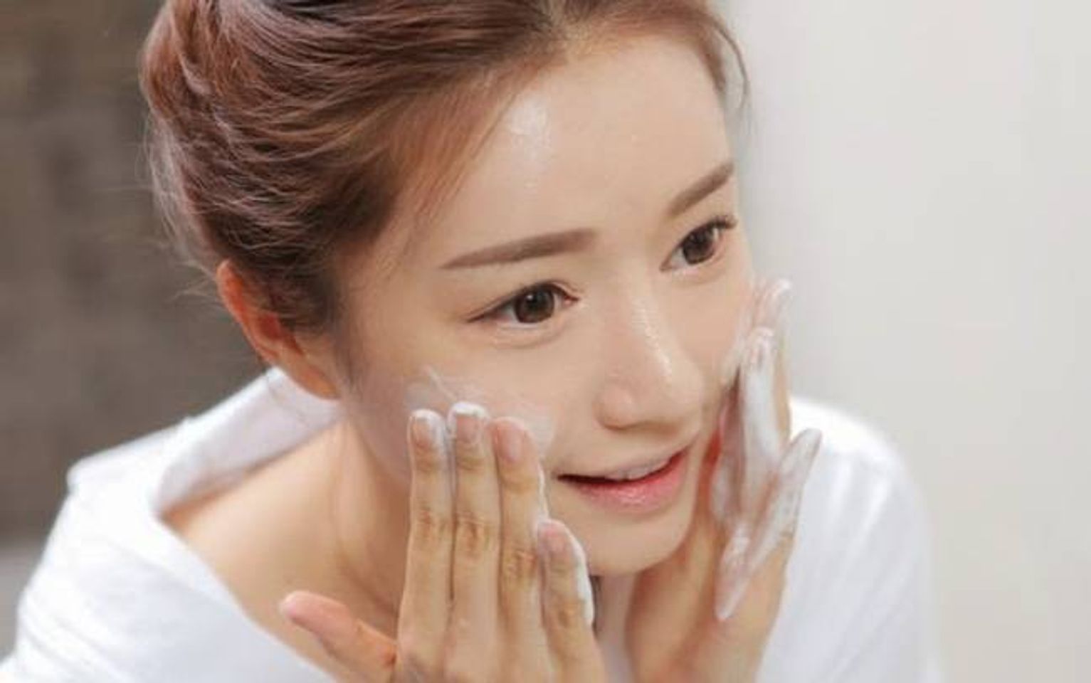 sữa rửa mặt cho da thường gi&uacute;p da th&ocirc;ng tho&aacute;ng v&agrave; c&acirc;n bằng độ ẩm