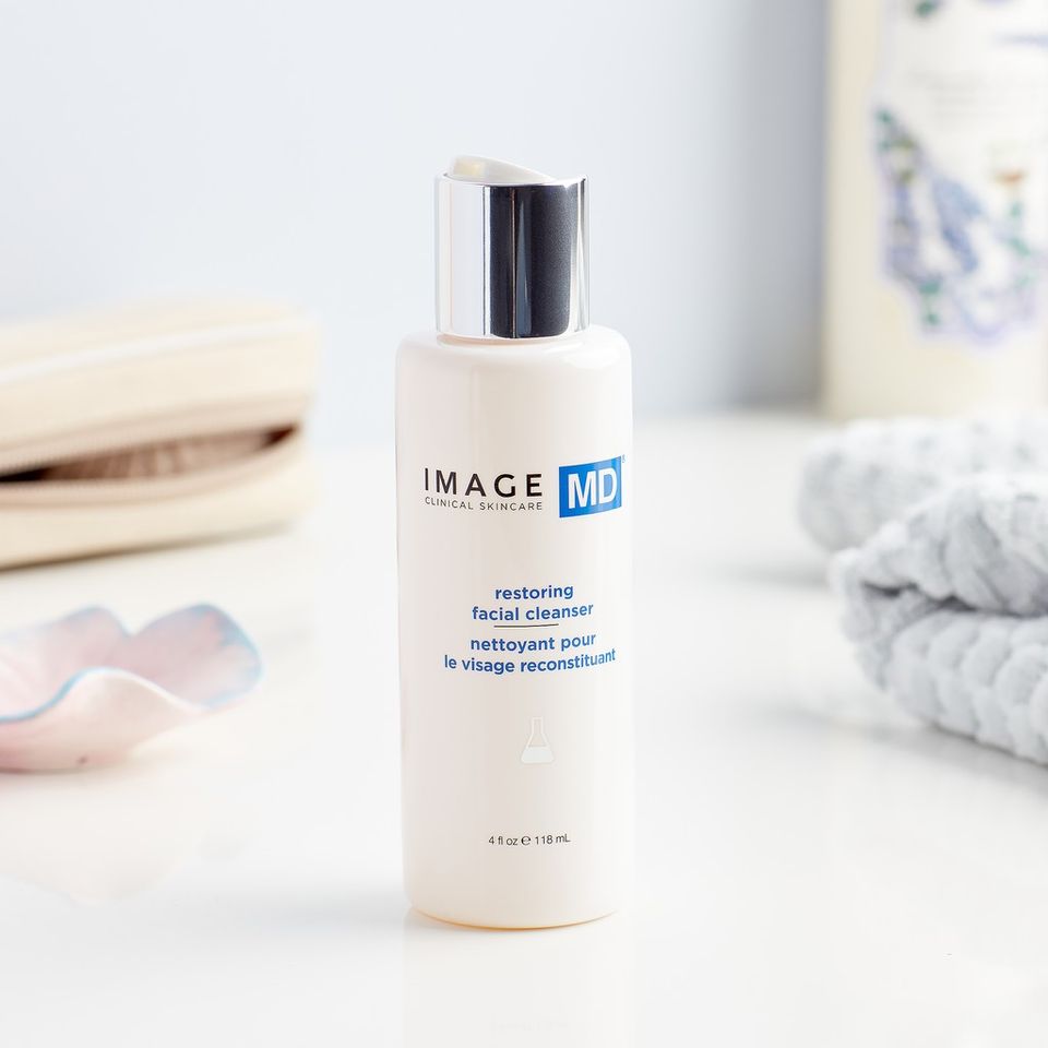 Sữa rửa mặt Image MD Restoring Facial Cleanser có thành phần lành tính phù hợp với mọi làn da