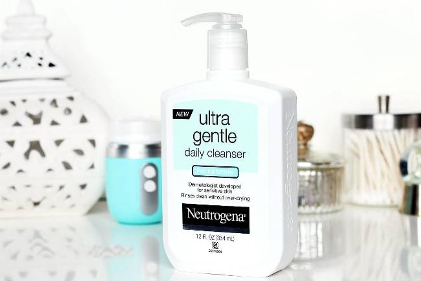 Sữa rửa mặt kh&ocirc;ng bọt cho da nhạy cảm Neutrogena Ultra Gentle Daily Cleanser