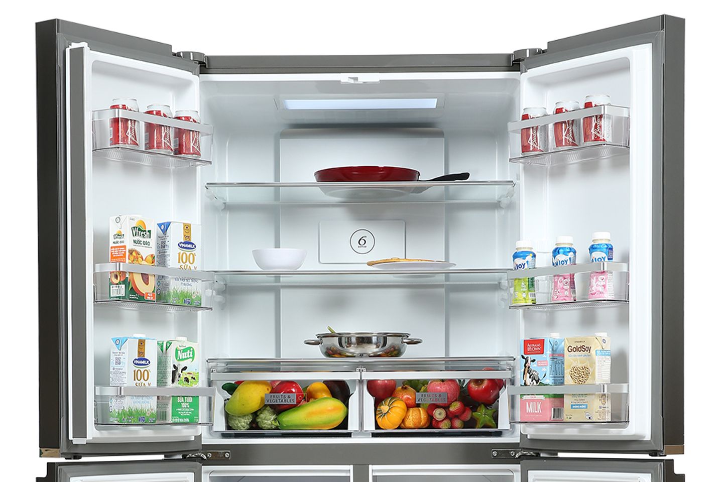 Dung tích ngăn lạnh và ngăn đông lớn giúp người dùng thoải mái lưu trữ thực phẩm