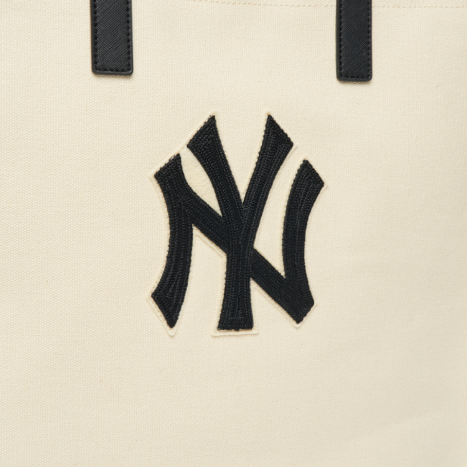 Hình ảnh chi tiết của túi MLB Canvas Tote Bag NY Yankees 3AORM022N-50CRS