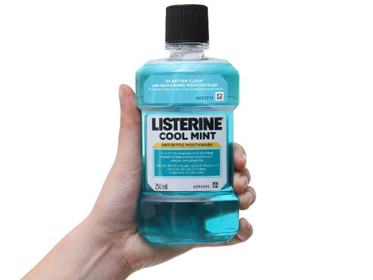 Nước s&uacute;c miệng Listerine Cool Mint gi&uacute;p thơm miệng