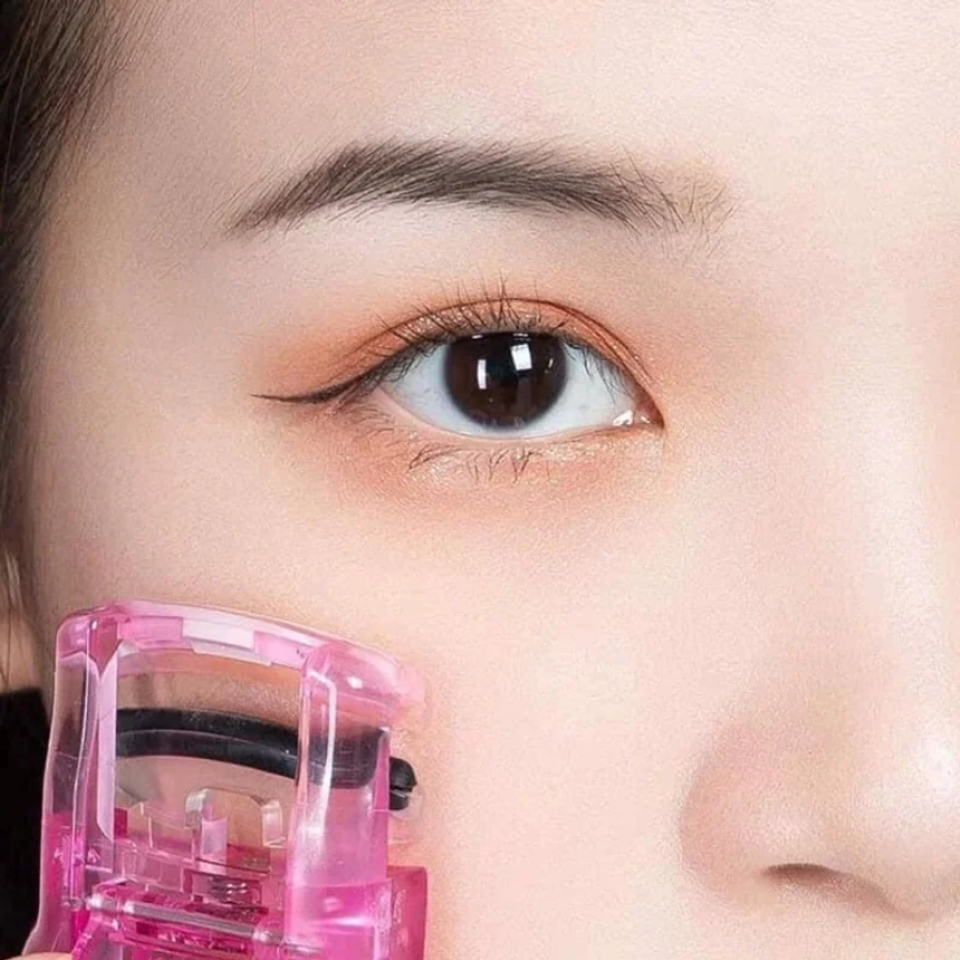 Bấm mi nhựa Kai Compact Eyelash Curler - giải pháp cho đôi mi cong vút tự nhiên