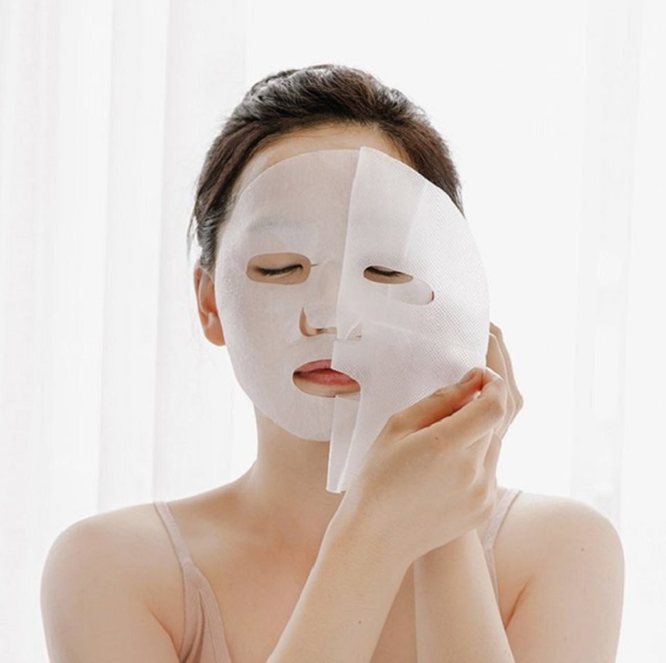 Mới nặn mụn xong c&oacute; n&ecirc;n đắp mặt nạ