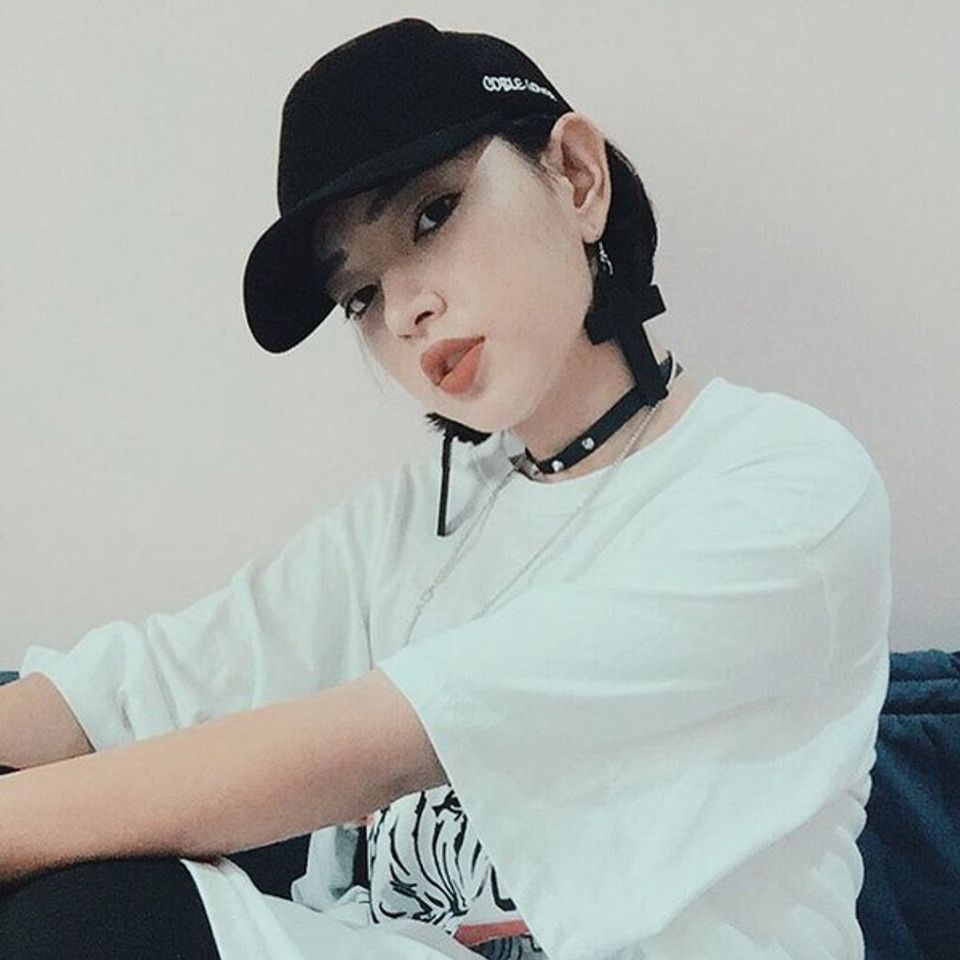 Phối đồ với mũ lưỡi trai nữ phong c&aacute;ch tomboy c&aacute; t&iacute;nh