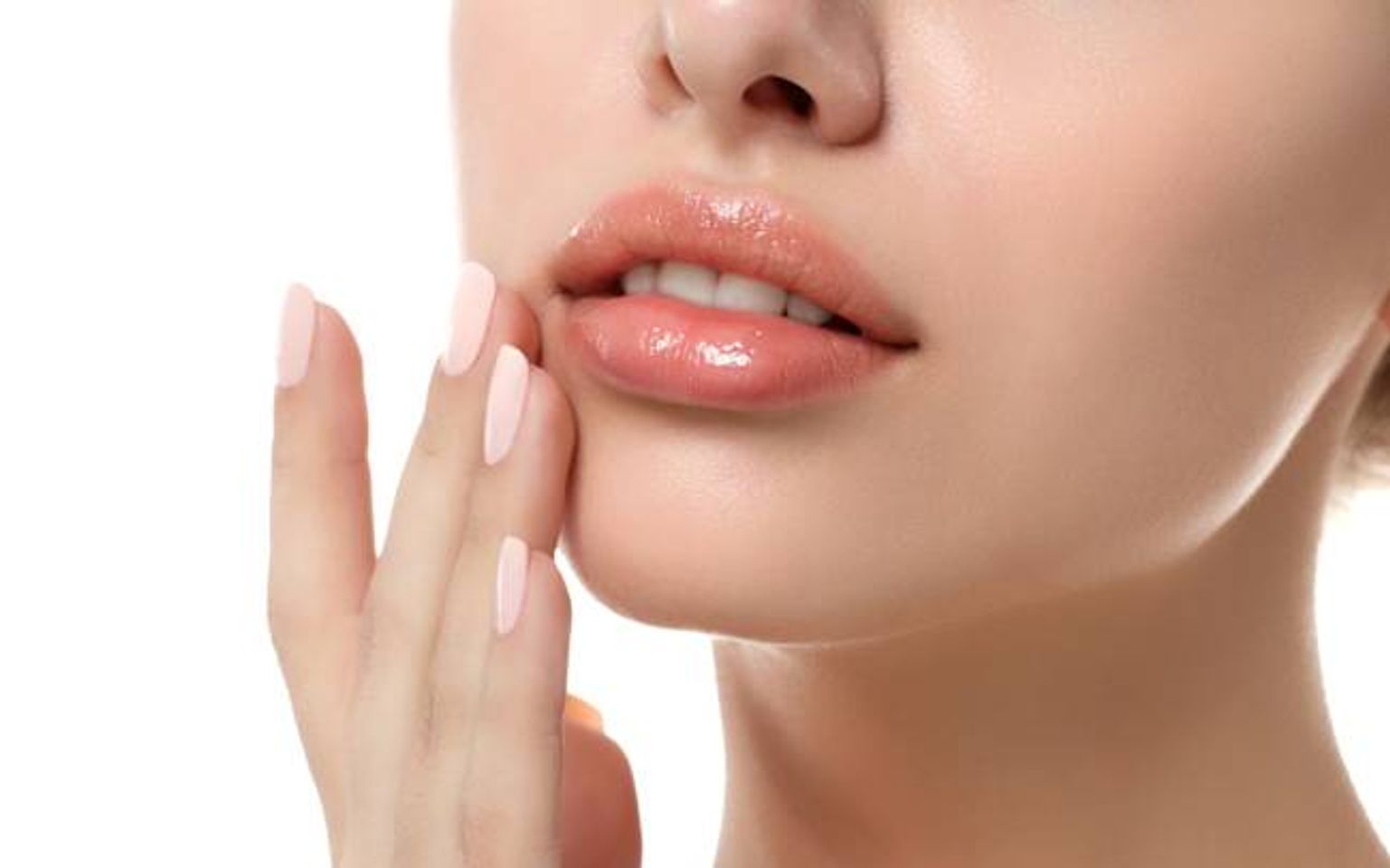 Tẩy tế b&agrave;o chết m&ocirc;i gi&uacute;p khắc phục m&ocirc;i bong tr&oacute;c, gi&uacute;p mềm mại v&agrave; s&aacute;ng hồng 