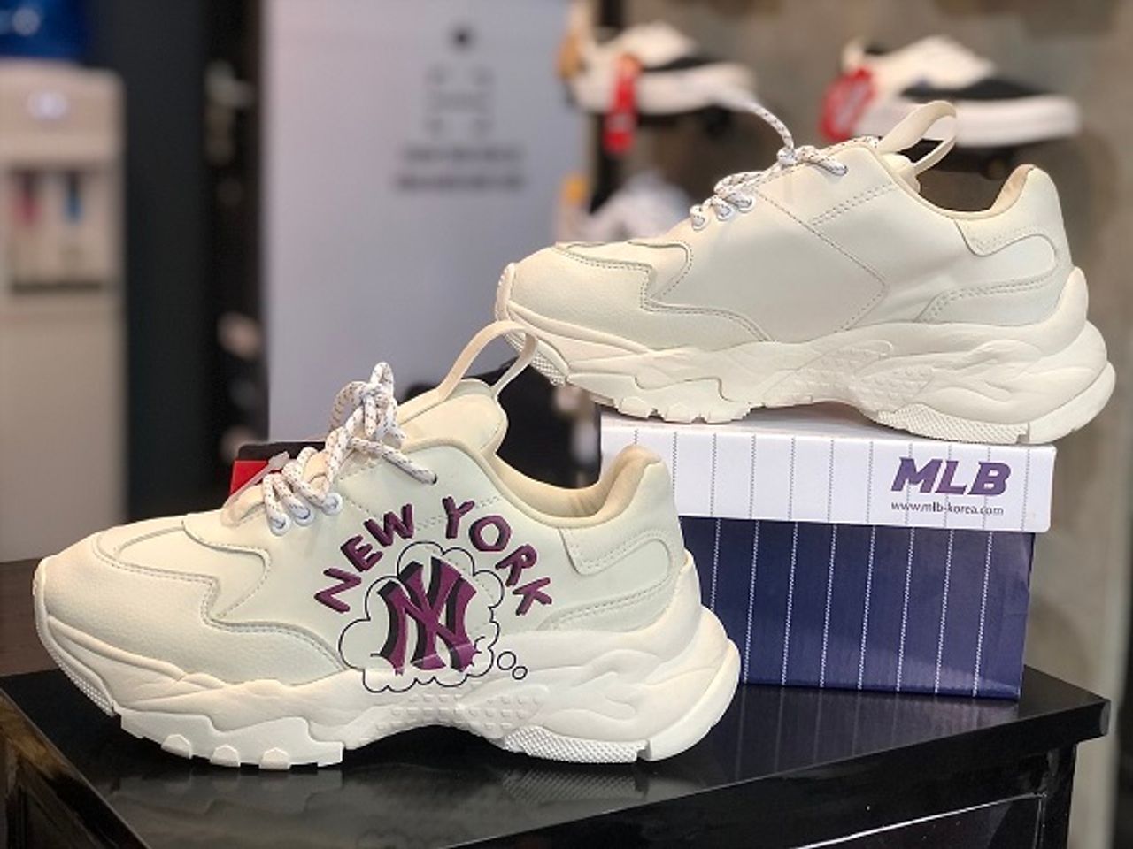C&aacute;c bước vệ sinh gi&agrave;y MLB cực chuẩn