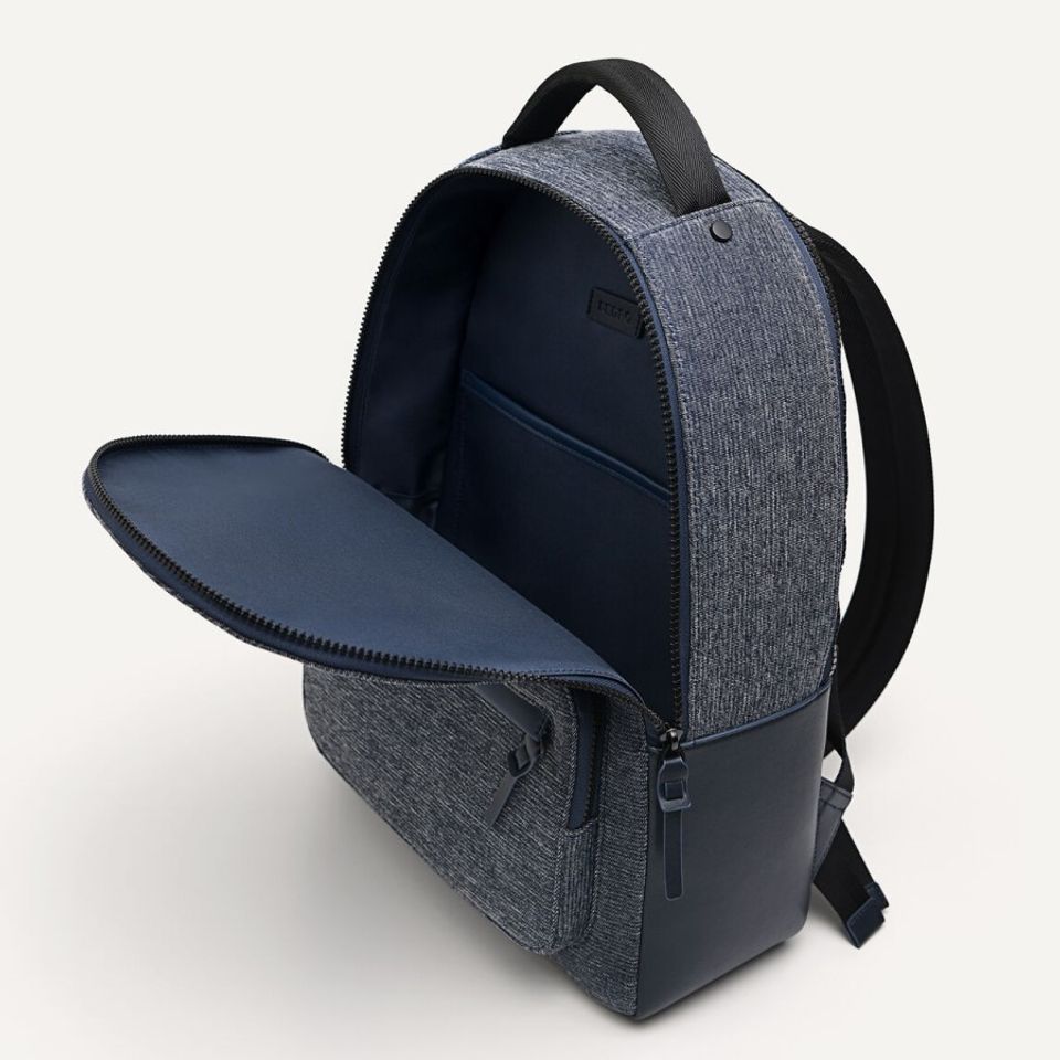 Balo thời trang Pedro Fabric Backpack PM2-26320151 Navy được làm từ chất liệu cao cấp