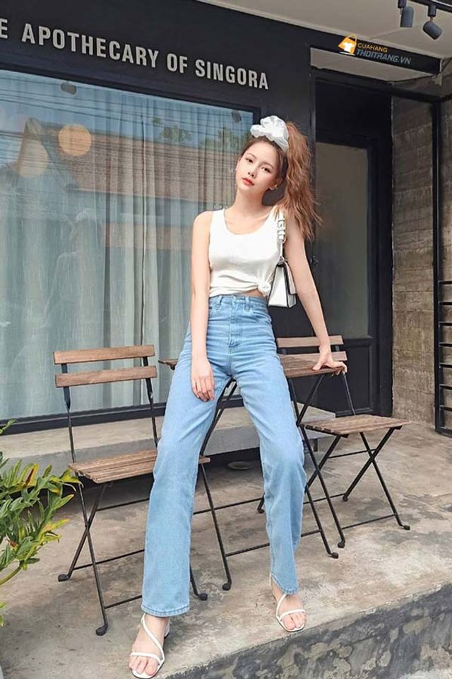 n&agrave;ng c&aacute; t&iacute;nh khi phối đồ với t&uacute;i x&aacute;ch m&agrave;u trắng