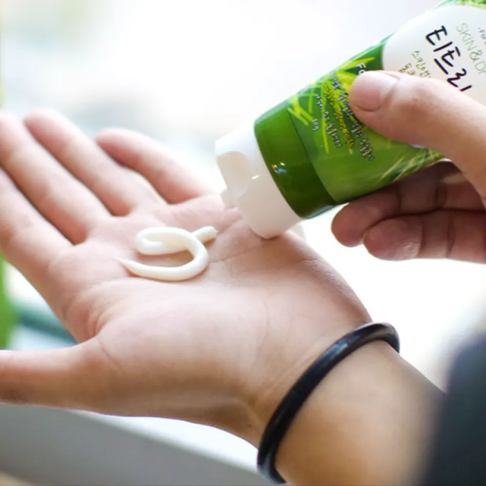 Sữa rửa mặt nam Skin&Dr Foam Cleanser Tea Tree hỗ trợ giúp làn da sạch sâu, thông thoáng