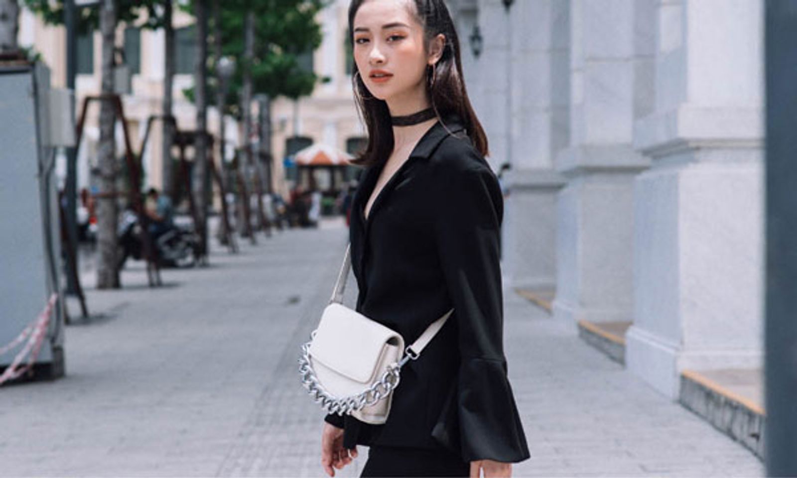 Phối đồ với t&uacute;i x&aacute;ch m&agrave;u trắng