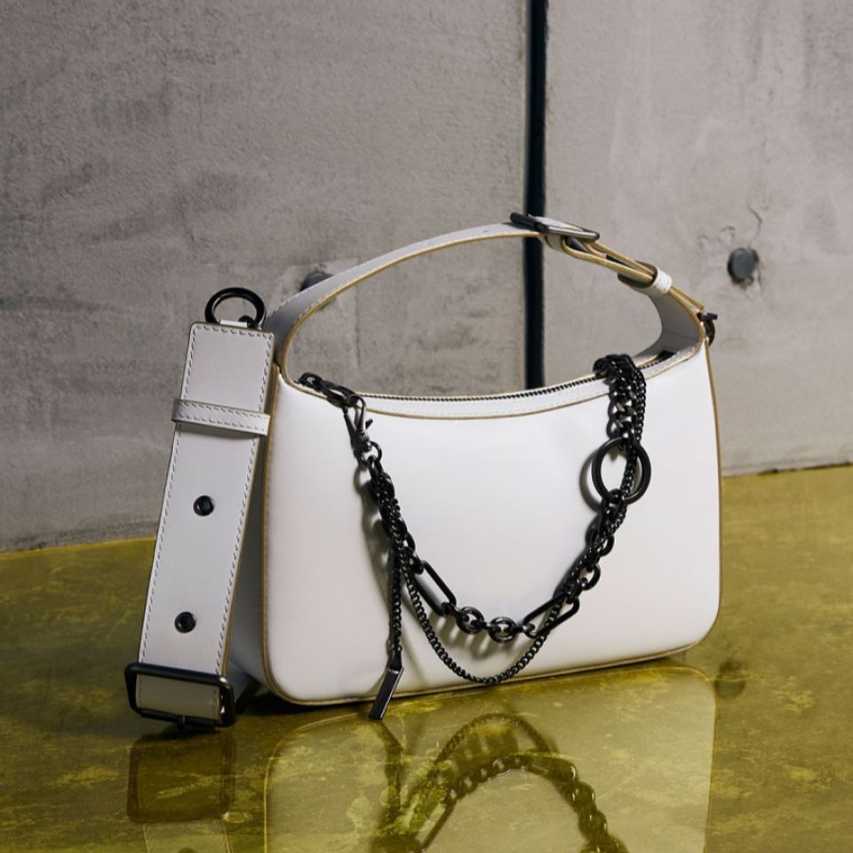 Túi Charles & Keith Jules Leather Chain-Embellished Bag SL2-20781897 White thiết kế tinh tế