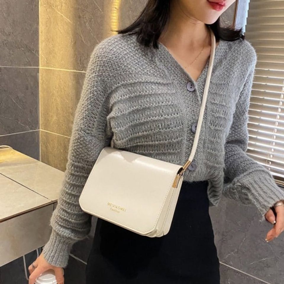 nhẹ nh&agrave;ng với t&uacute;i đeo m&agrave;u trắng