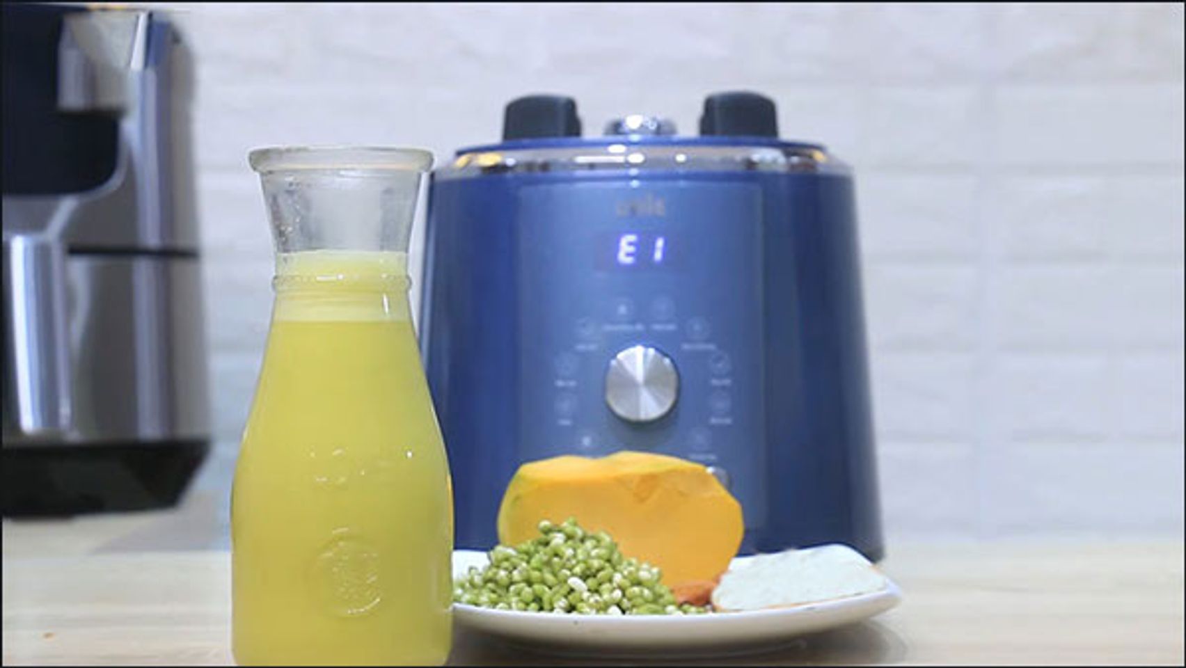 l&agrave;m sữa b&iacute; đỏ bằng m&aacute;y l&agrave;m sữa hạt