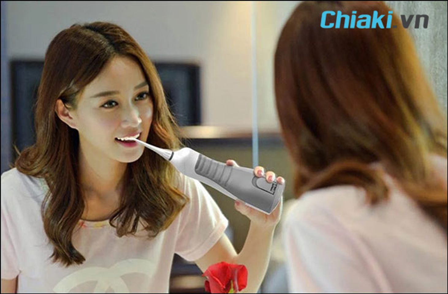 Vệ sinh răng miệng bằng m&aacute;y tăm nước