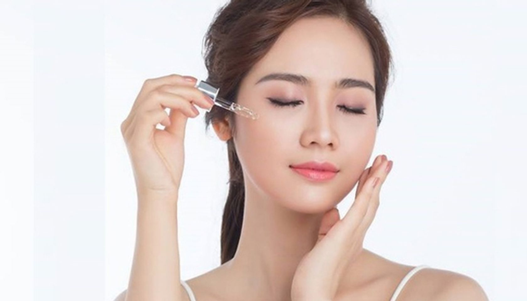 Sử dụng serum tế b&agrave;o gốc c&agrave;ng sớm gi&uacute;p l&agrave;n da của bạn c&agrave;ng tươi trẻ
