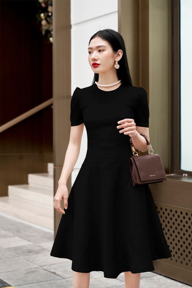 sang trọng với túi xách màu nâu