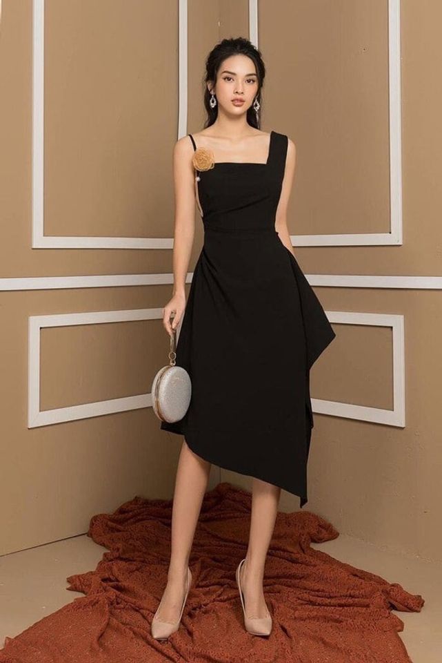đầm đen đeo túi màu gì