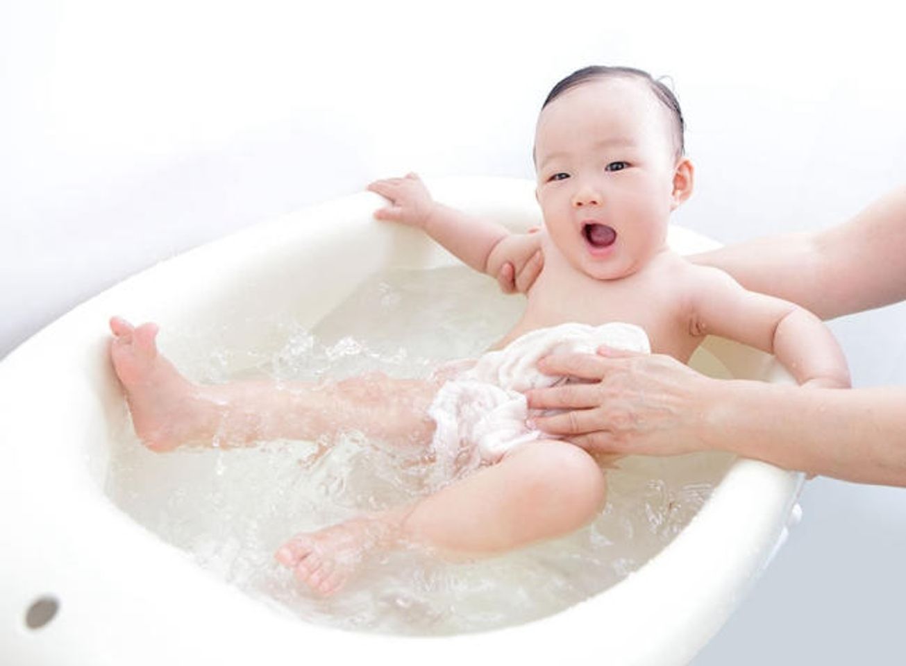 Pha dầu tr&agrave;m với nước tắm