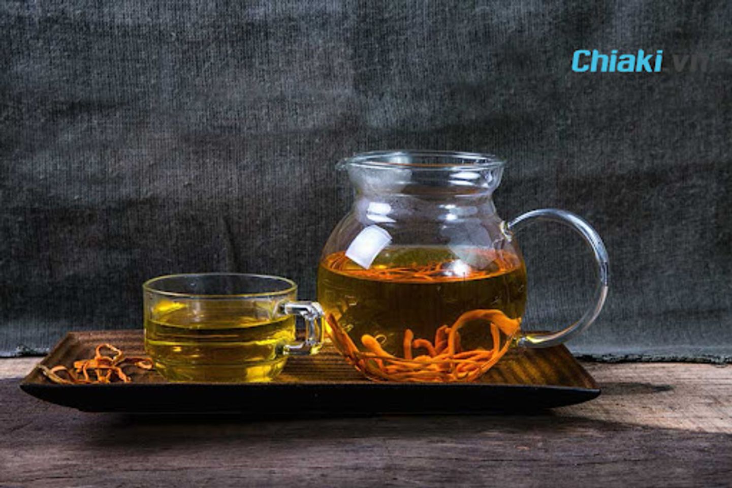 Pha tr&agrave; đ&ocirc;ng tr&ugrave;ng hạ thảo cho b&eacute;