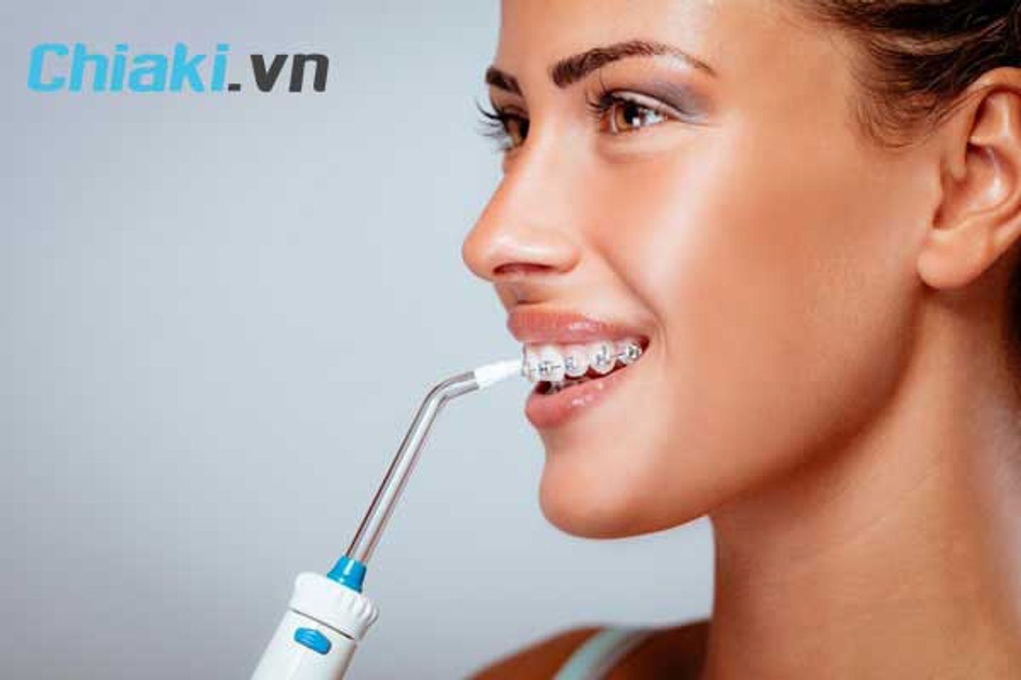 Người niềng răng n&ecirc;n sử dụng tăm nước