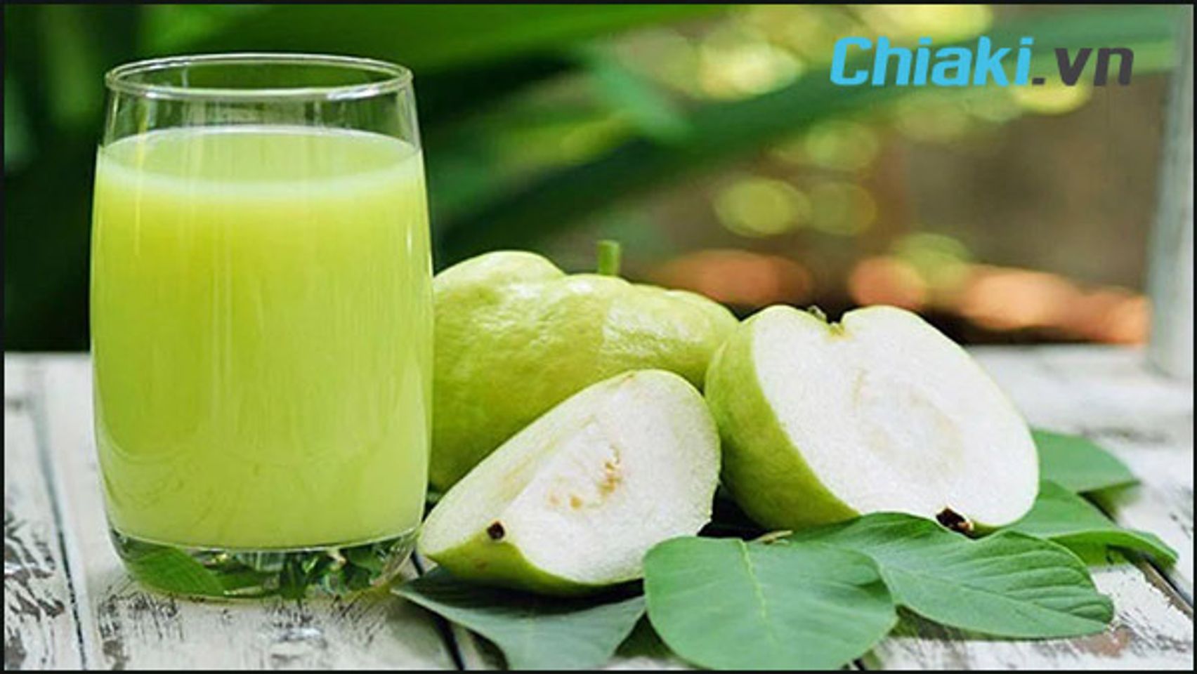 c&aacute;ch l&agrave;m nước &eacute;p ổi bằng m&aacute;y xay sinh tố nguy&ecirc;n chất