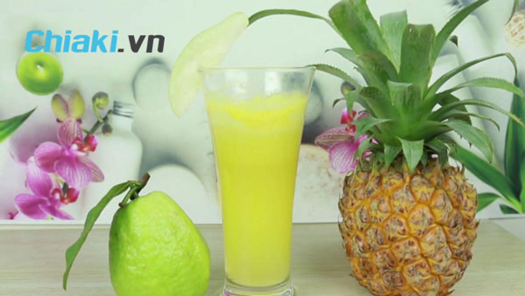 c&aacute;ch l&agrave;m nước &eacute;p ổi bằng m&aacute;y xay sinh tố với dứa