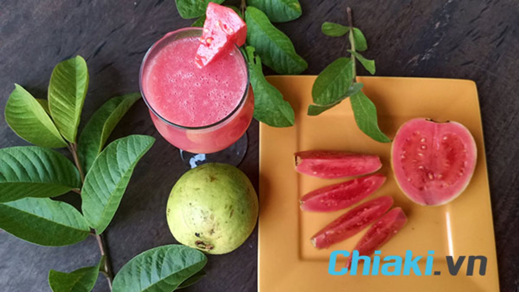 c&aacute;ch l&agrave;m nước &eacute;p ổi bằng m&aacute;y xay sinh tố với dưa hấu