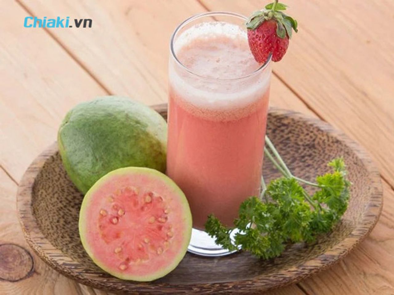 c&aacute;ch l&agrave;m nước &eacute;p ổi bằng m&aacute;y xay sinh tố với d&acirc;u t&acirc;y
