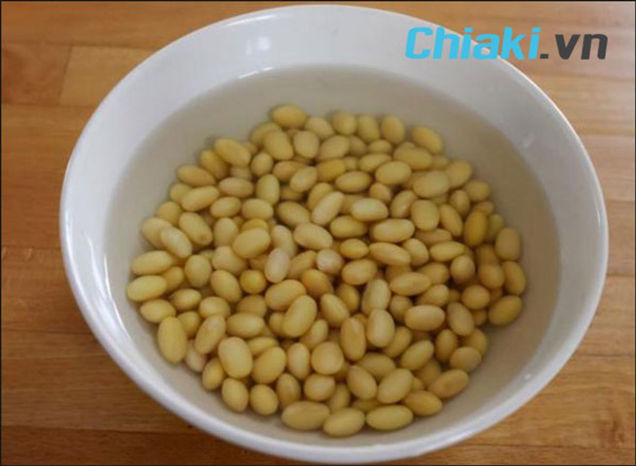 sơ chế nguy&ecirc;n liệu trước khi tiến h&agrave;nh c&aacute;ch l&agrave;m sữa đậu n&agrave;nh bằng m&aacute;y xay sinh tố