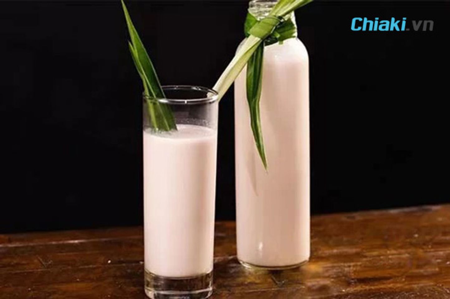 c&aacute;ch l&agrave;m sữa hạt bằng m&aacute;y xay sinh tố với đậu c&uacute;c v&agrave; &oacute;c ch&oacute;