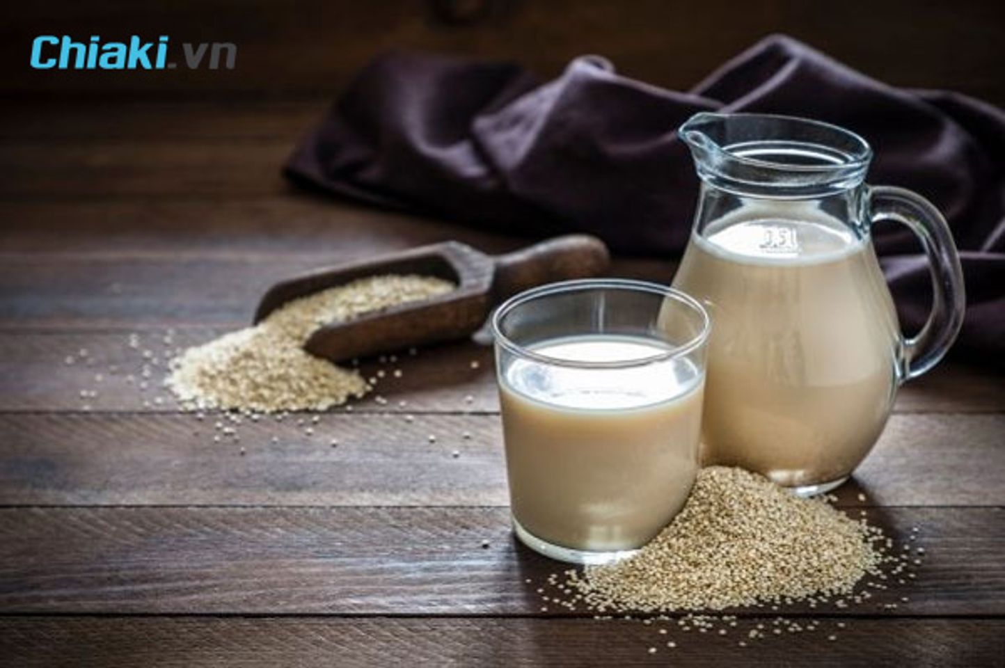 c&aacute;ch l&agrave;m sữa hạt bằng m&aacute;y xay sinh tố với hạt quinoa v&agrave; hạt điều