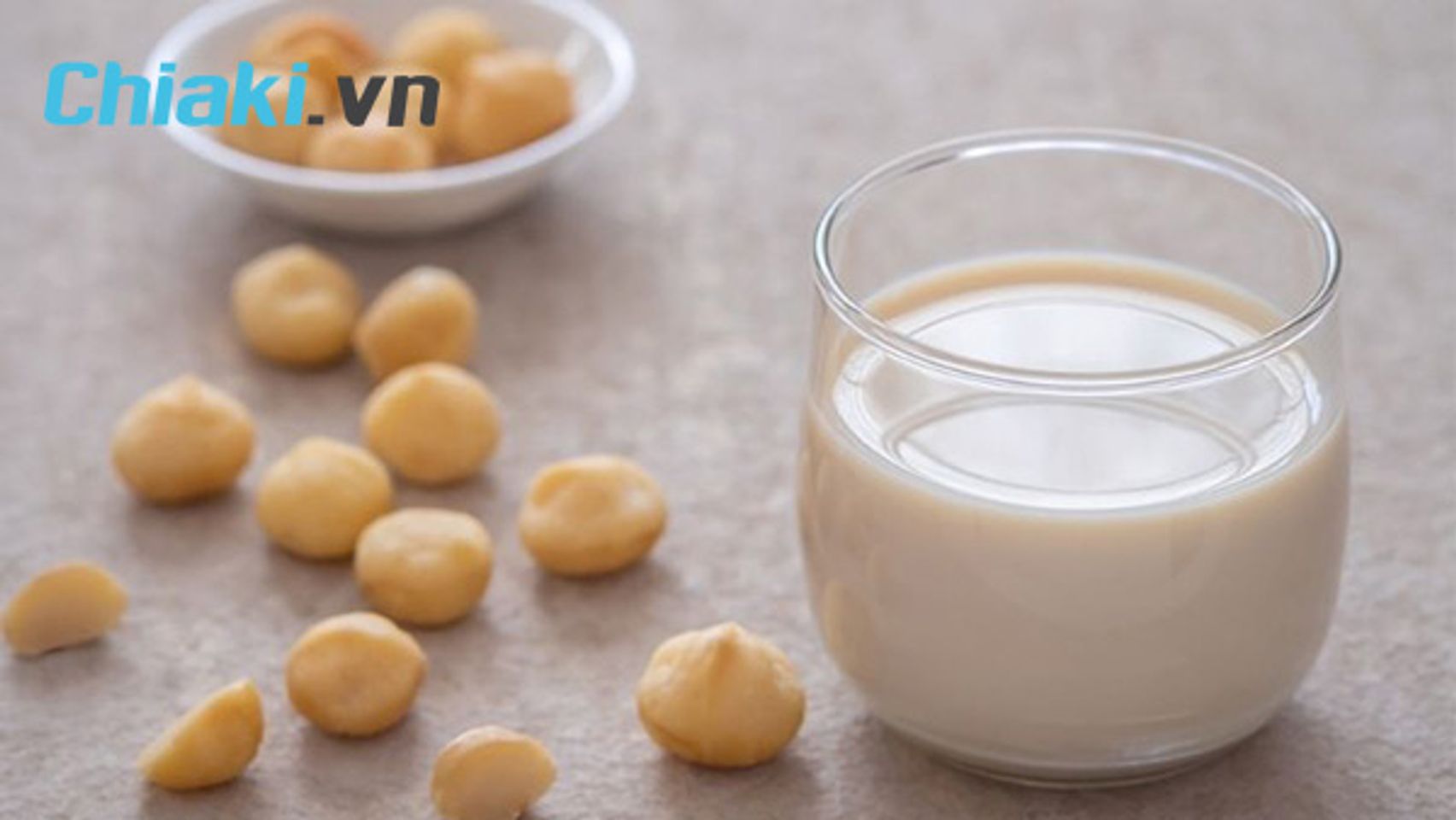 c&aacute;ch l&agrave;m sữa hạt bằng m&aacute;y xay sinh tố với hạt đậu g&agrave;