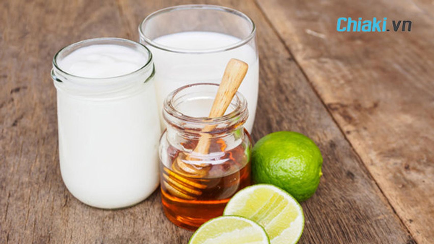 L&agrave;m trắng da to&agrave;n th&acirc;n với sữa tươi kh&ocirc;ng đường, mật ong v&agrave; chanh