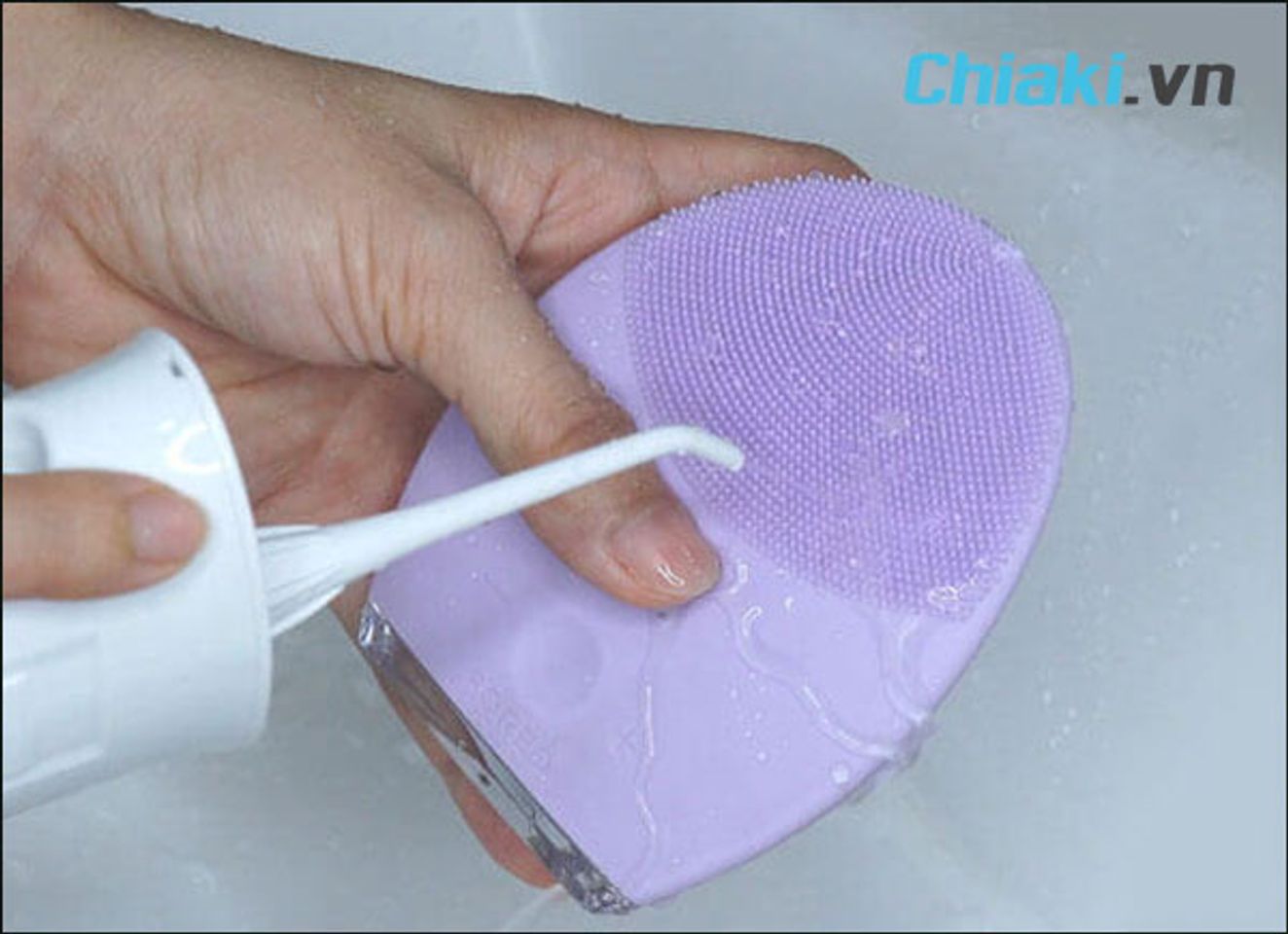 c&aacute;ch vệ sinh m&aacute;y rửa mặt Foreo Luna 3 đ&uacute;ng c&aacute;ch