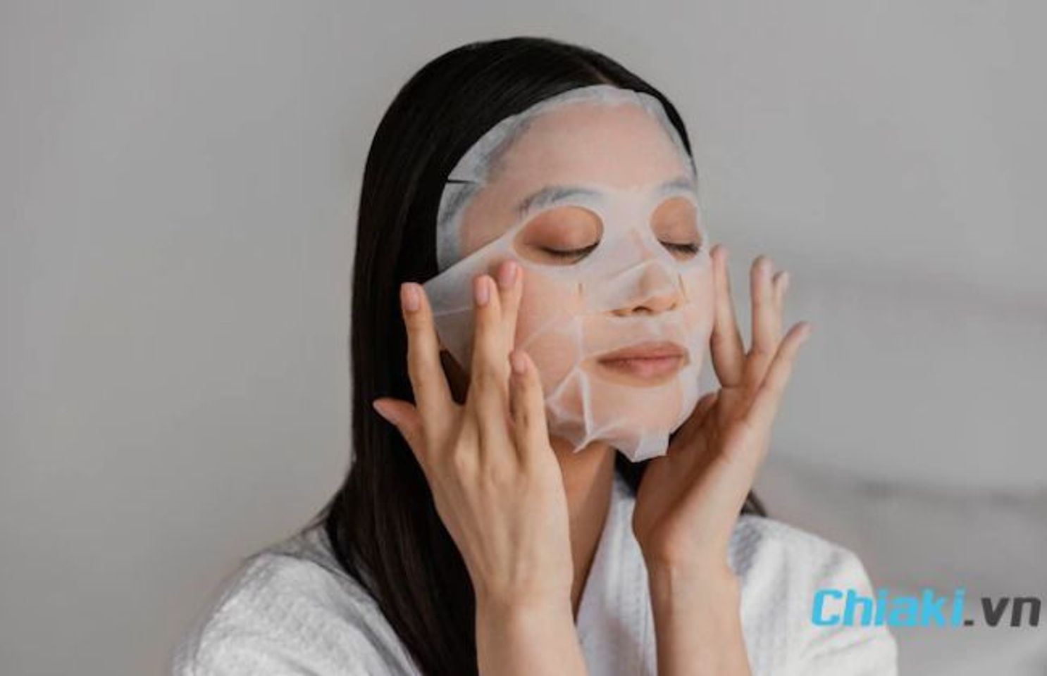 Đắp mặt nạ v&agrave;o buổi s&aacute;ng