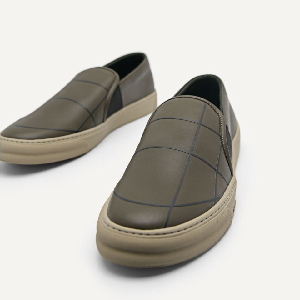Giày nam Pedro Microfiber Slip On Sneakers PM1-76210205 Military Green được làm từ chất liệu cao cấp