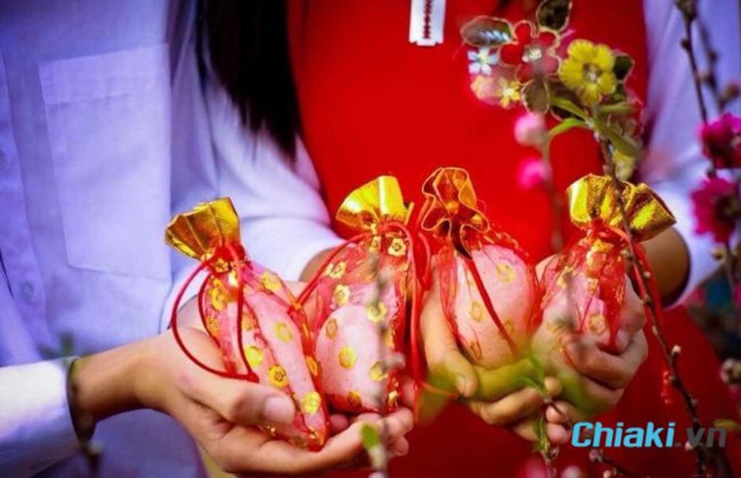 M&ugrave;ng 1 Tết n&ecirc;n l&agrave;m g&igrave; để may mắn - Mua muối
