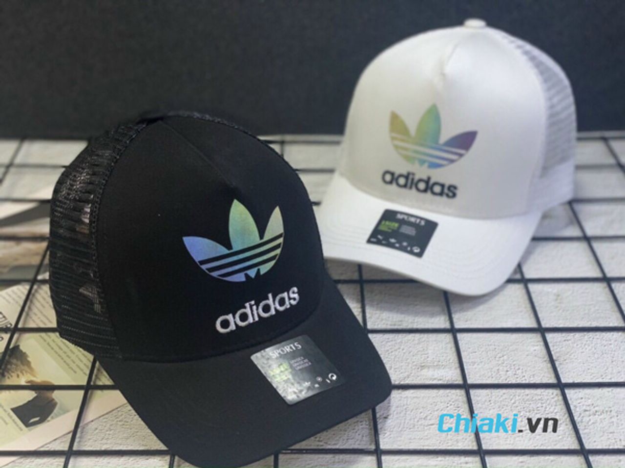 N&oacute;n Adidas lưới c&oacute; thiết kế đa dạng
